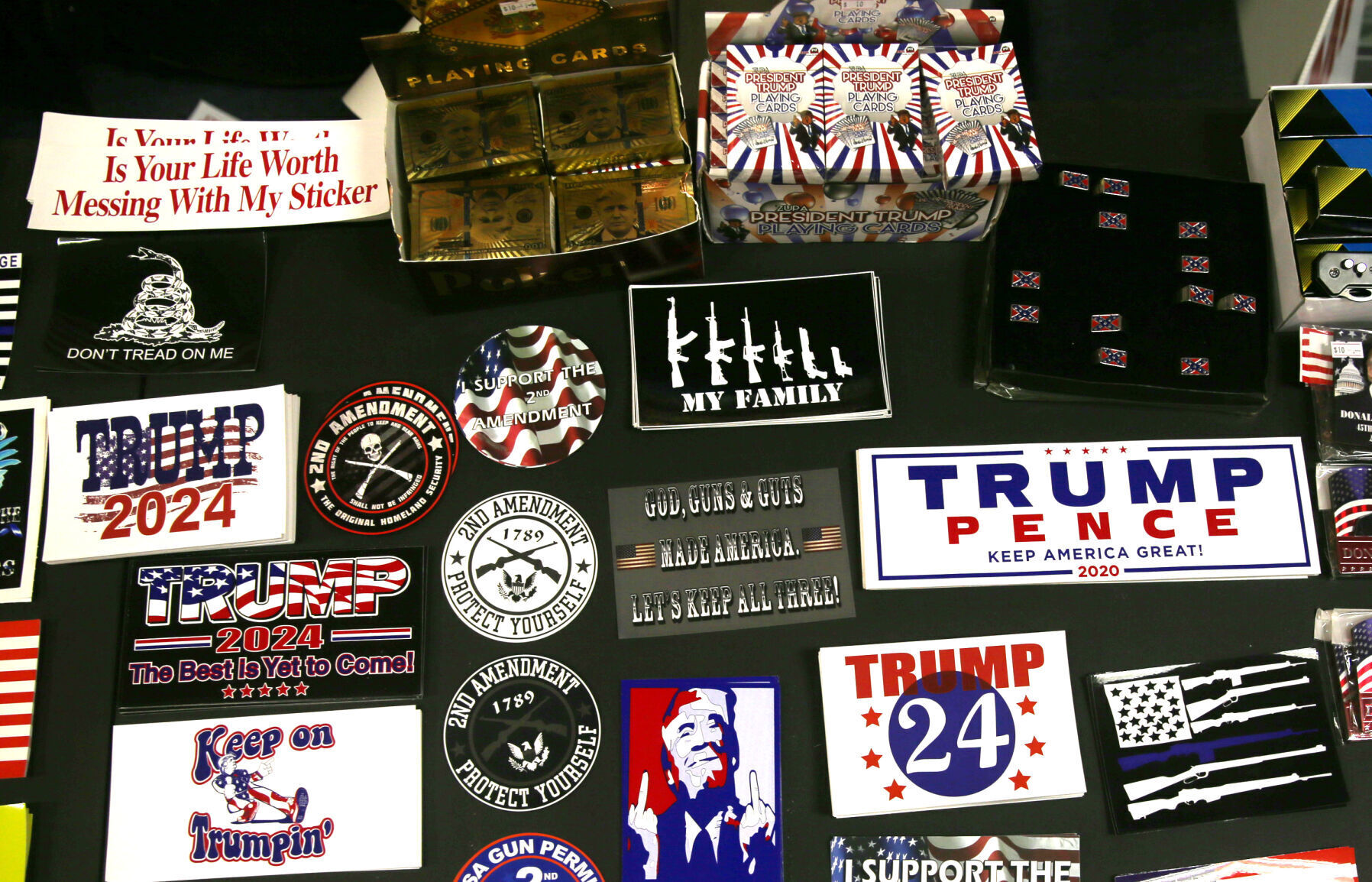 080121-roa-trumpstore-05